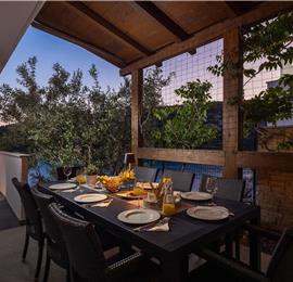 6 Bedroom Waterfront Villa with Pool in Uvala Ljubljeva near Trogir, Sleeps 12-13
